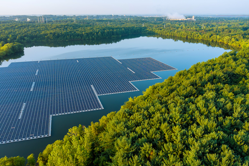 advantages of floating solar panels